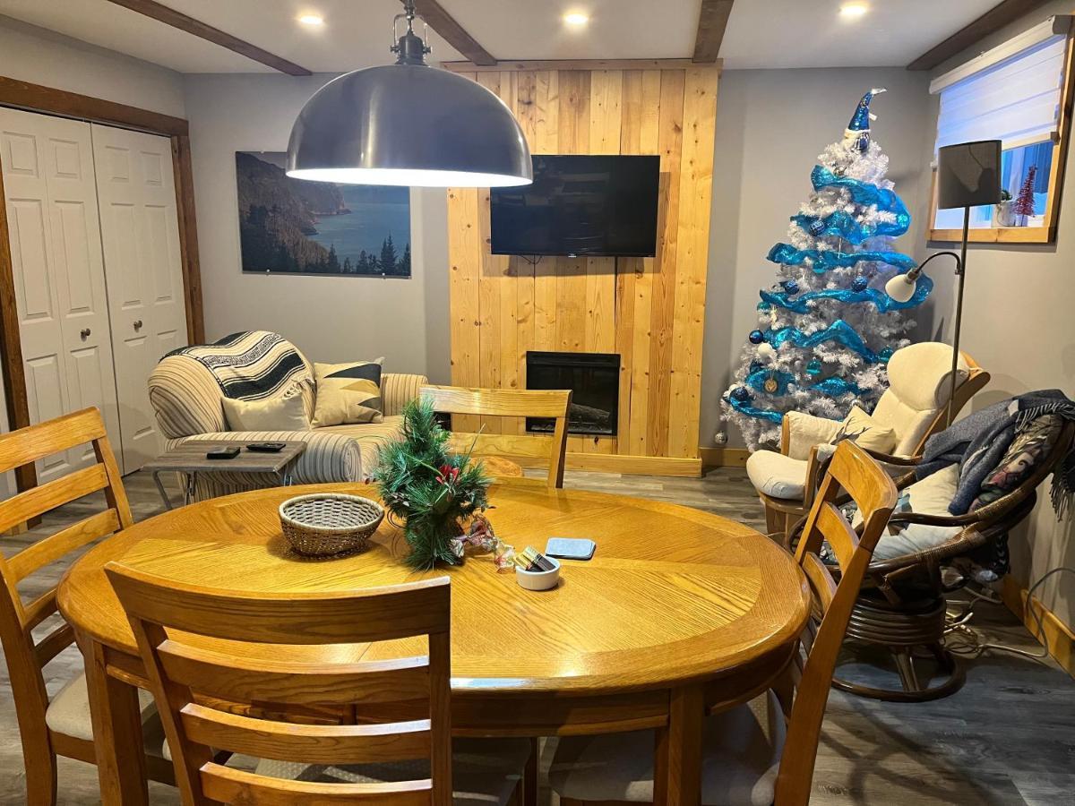 Appartement Mont Edouard, Hebergement Paisible A La Montagne LʼAnse-Saint-Jean Exteriör bild