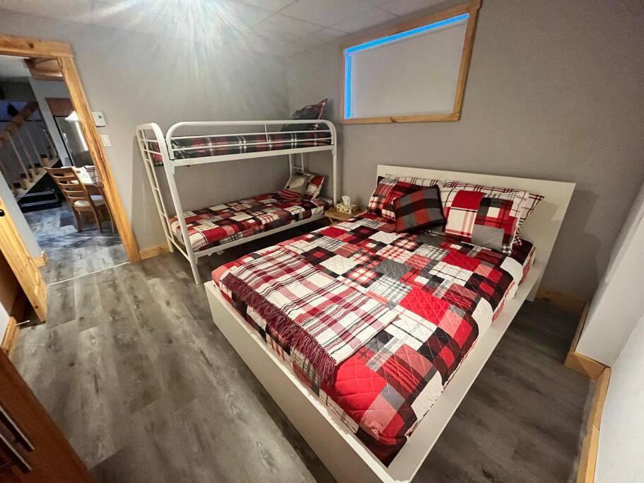 Appartement Mont Edouard, Hebergement Paisible A La Montagne LʼAnse-Saint-Jean Exteriör bild