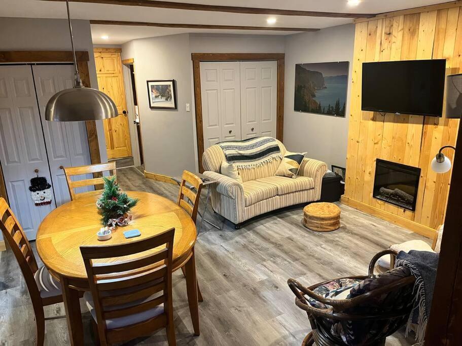 Appartement Mont Edouard, Hebergement Paisible A La Montagne LʼAnse-Saint-Jean Exteriör bild