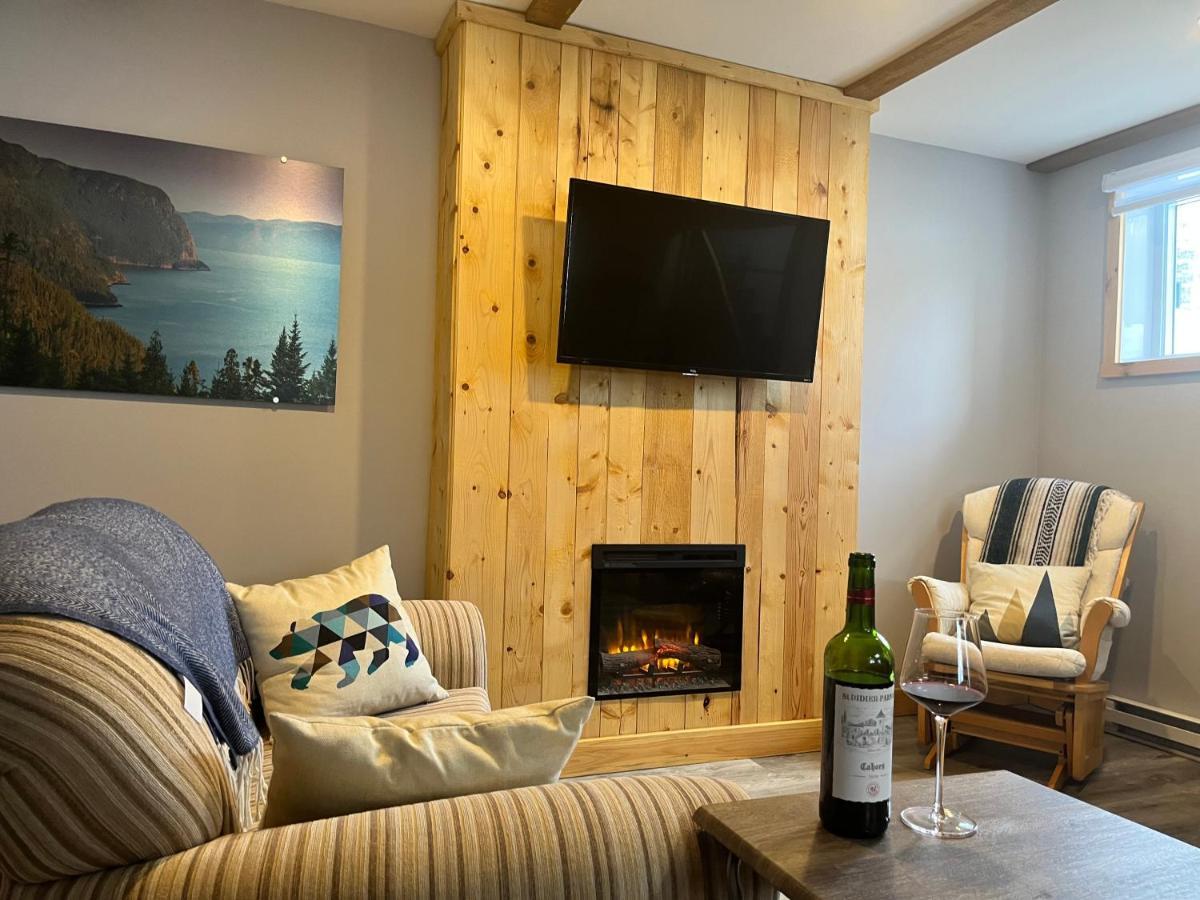 Appartement Mont Edouard, Hebergement Paisible A La Montagne LʼAnse-Saint-Jean Exteriör bild